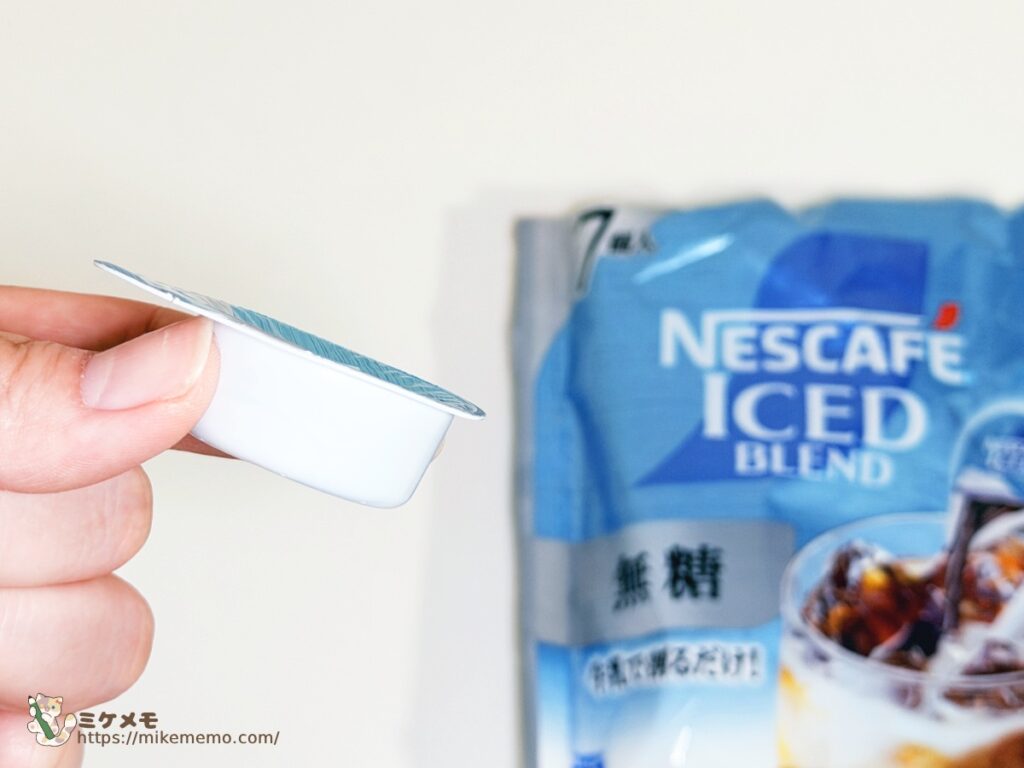 ネスカフェ アイスブレンド ポーション 無糖の1個分の容器を横から見たところ